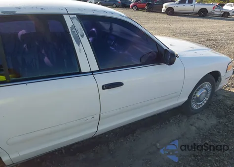 1999 Ford Crown Victoria Police Interceptor из США, поврежденный, VIN 2FAFP71W3XX138151